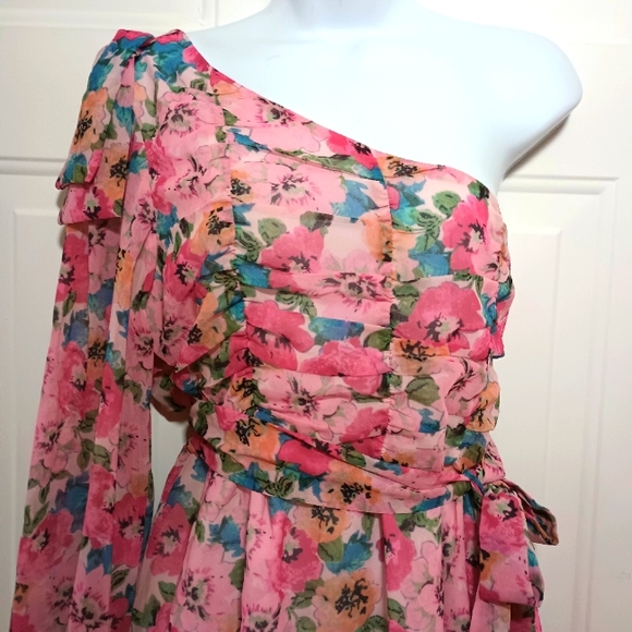 One Shoulder Long Sleeve Floral Mini Dress. Size L - Picture 4 of 14